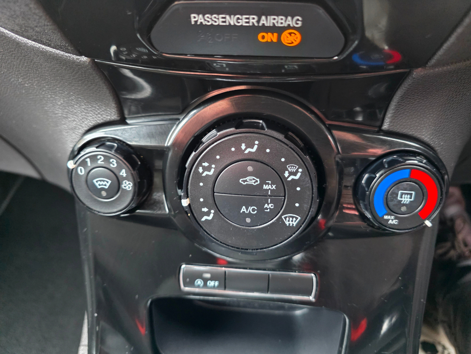 2017 Ford Fiesta Titanium 1.0 65PS M5 4DR €10,950