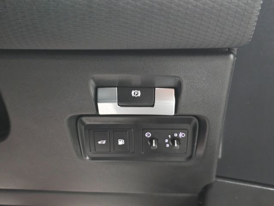 2021 Land Rover Range Rover Evoque - image 36