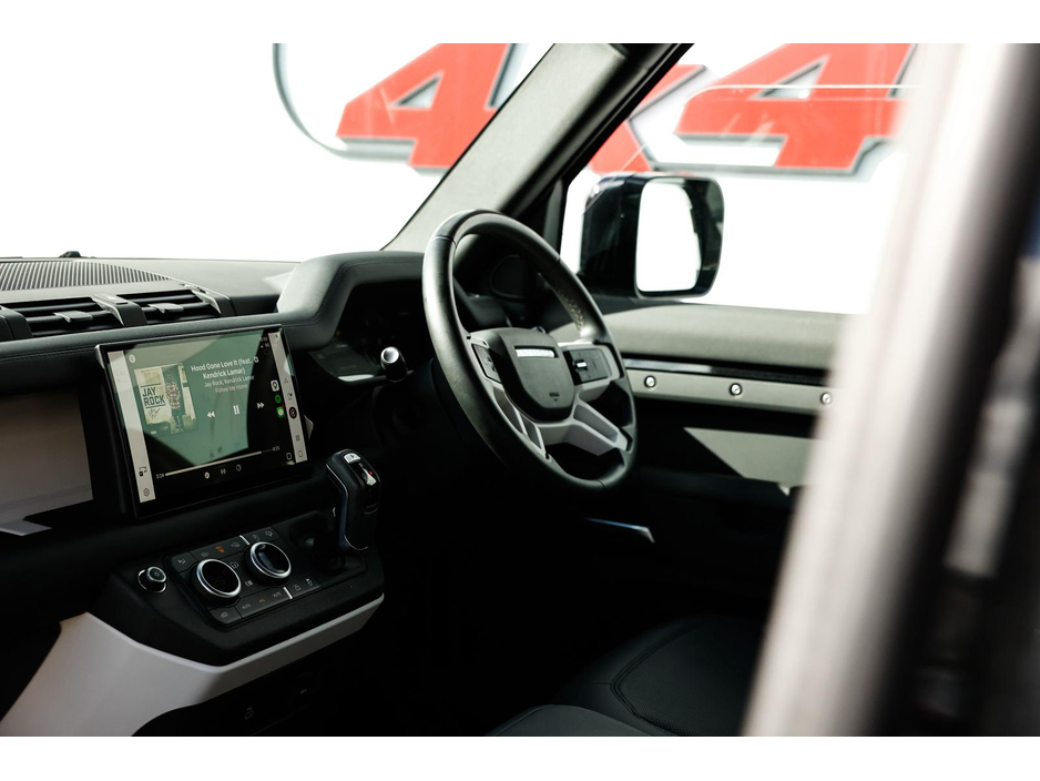 2025 Land Rover Defender - image 6