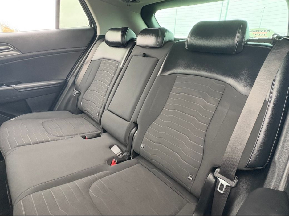 2023 Kia Sportage - image 9