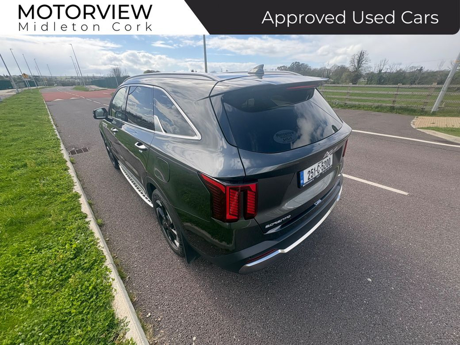 2025 Kia Sorento - image 4