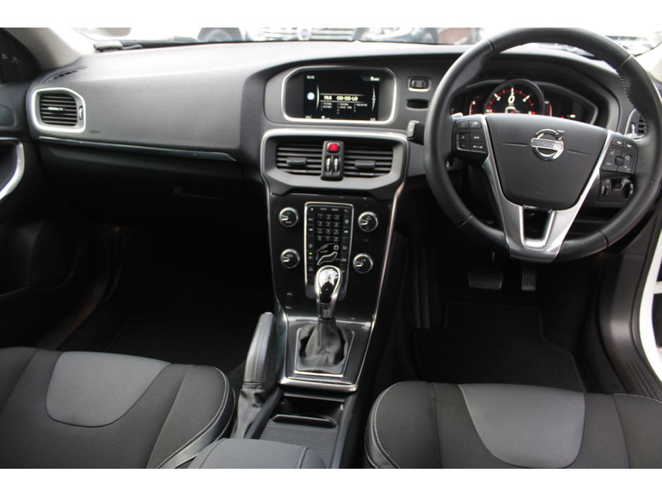 2016 Volvo V40 2.0D4 SPORT 5DR HATCHBACK AUTO HUGE SPEC  // 1 OWNER CAR // AS NEW CONDITION THROUGHOUT // BUY WITH CONFIDENCE AA AND SIMI APPROVED DEALER 2025 // FINANCE ARRANGED // €14,950