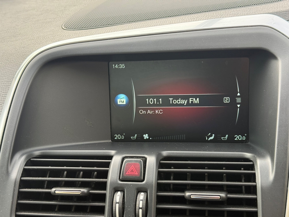 2015 Volvo XC60 - image 13