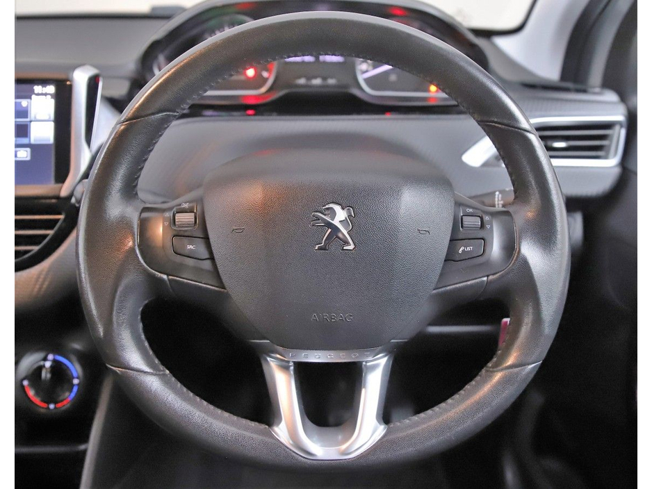 2015 Peugeot 208 - image 17