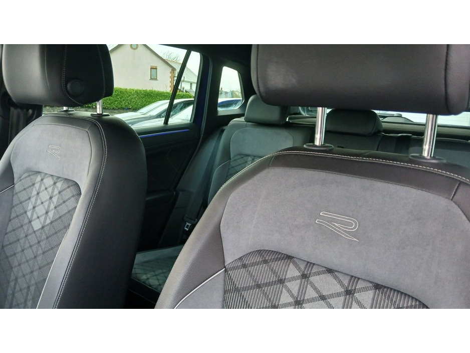 2023 Volkswagen Tiguan - image 7