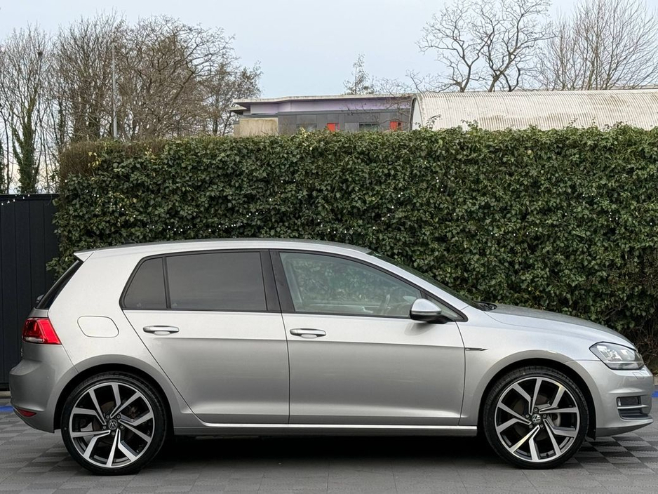 2014 Volkswagen Golf - image 2