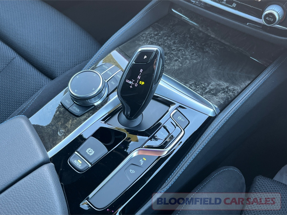 2017 BMW 5 Series - image 19