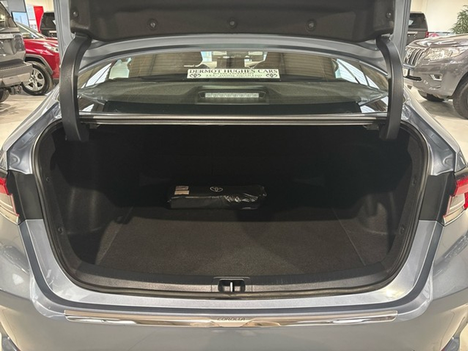 2025 Toyota Corolla SALOON LUNA HYBRID AUTO €31,750