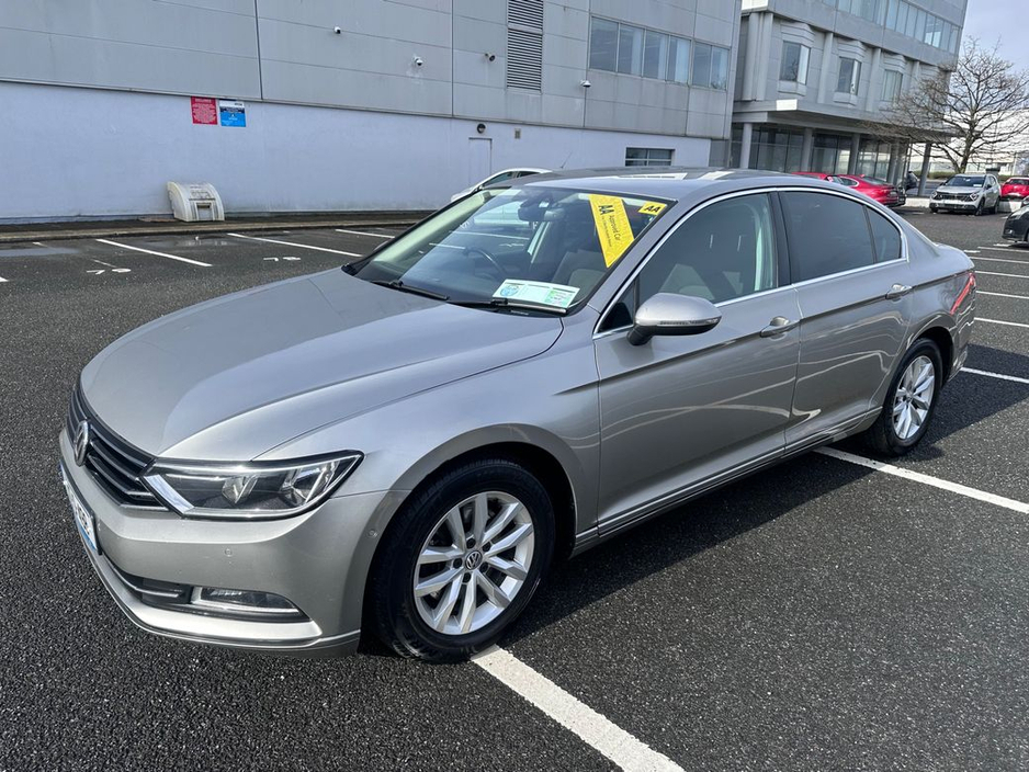 2017 Volkswagen Passat - image 8