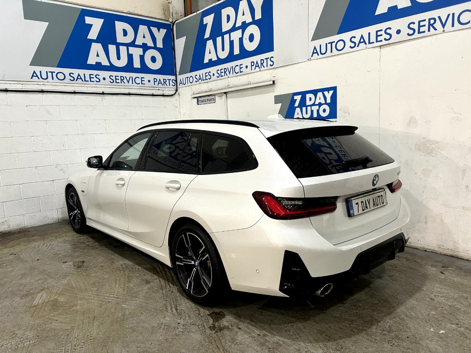 2023 BMW 3 Series - image 5