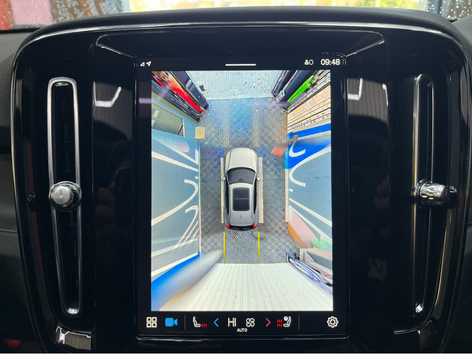 2023 Volvo XC40 - image 23