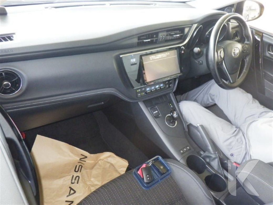 2016 Toyota Auris BRICK LANE EDITION - HALF BLACK LEATHER - FACTORY ALLOYS - REVERSE CAMERA - 2 TONE €13,950