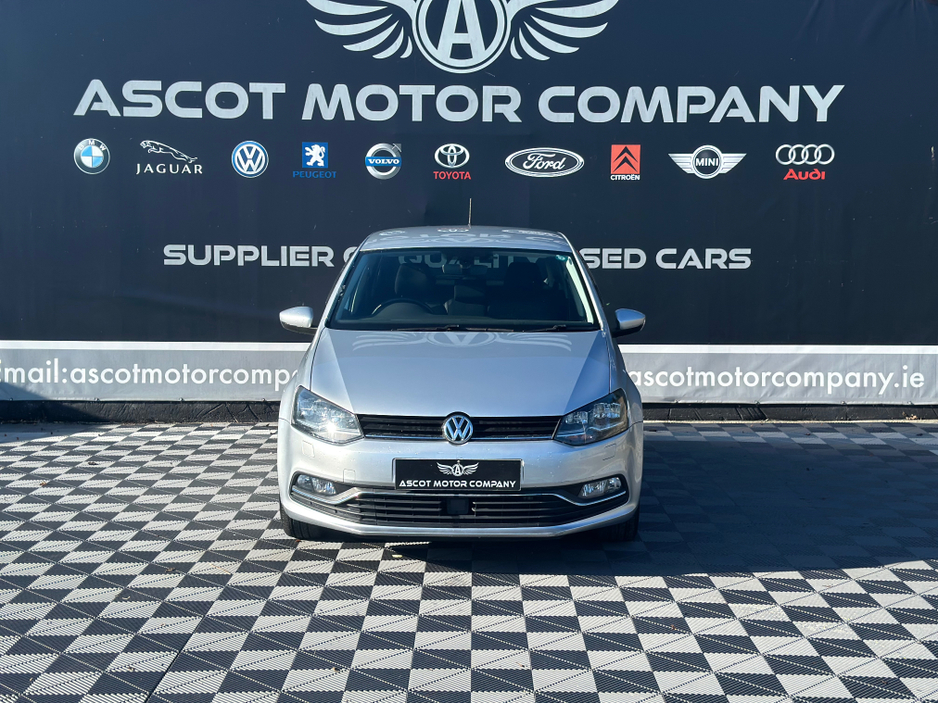 2015 Volkswagen Polo - image 2