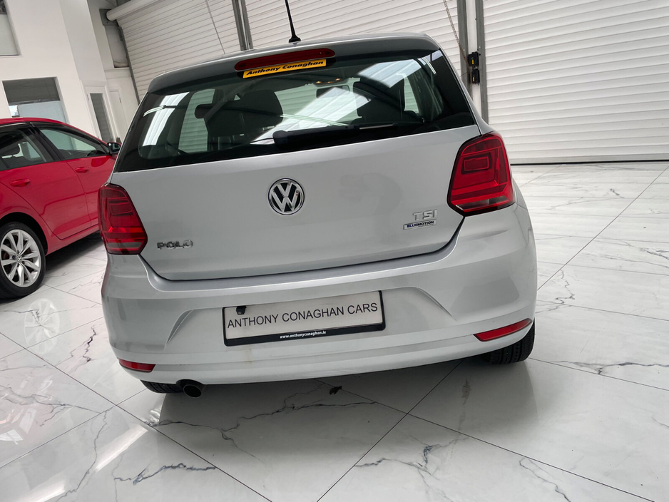 2015 Volkswagen Polo - image 4