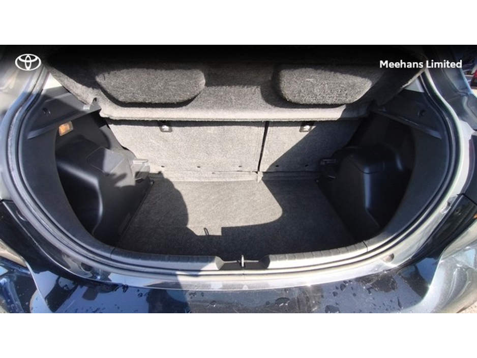 2018 Toyota Yaris - image 10