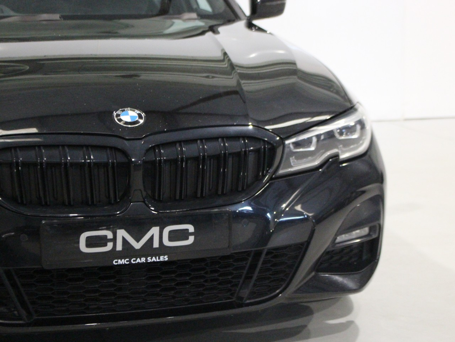 2019 BMW 3 Series - image 13