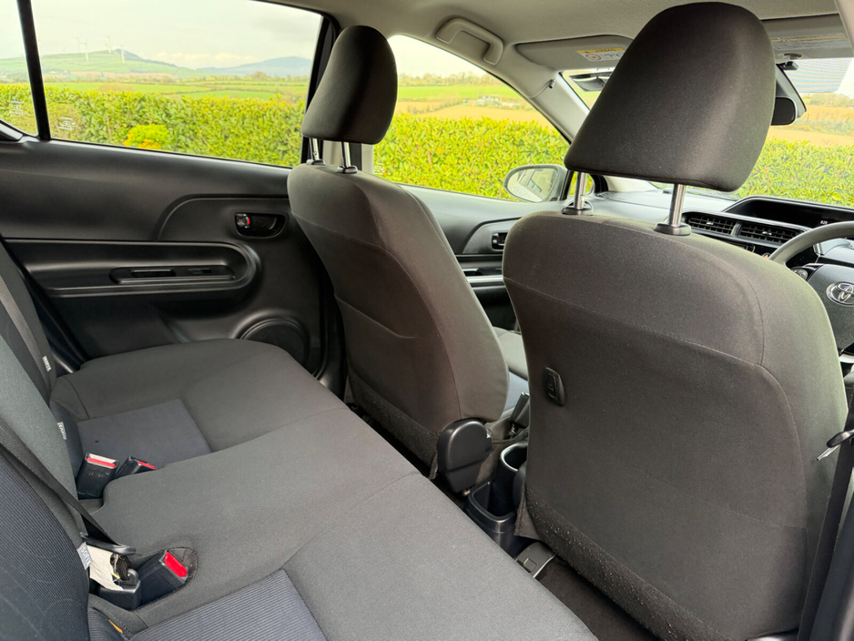 2018 Toyota Aqua - image 12