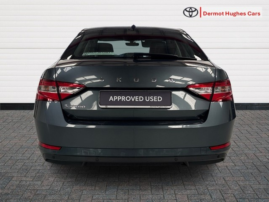 2021 Skoda Superb - image 4