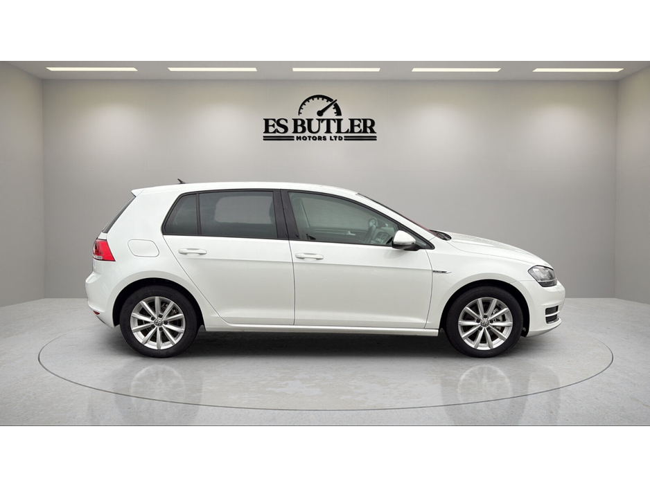 2015 Volkswagen Golf  €13,490