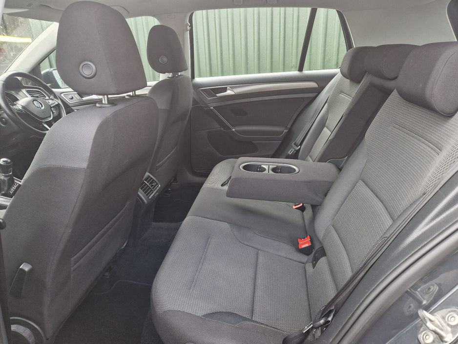 2013 Volkswagen Golf - image 15