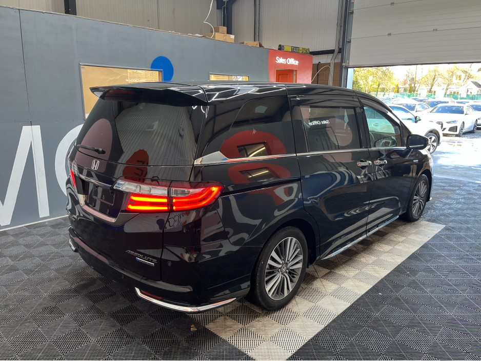 2018 Honda Odyssey - image 2