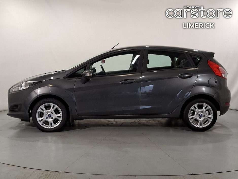 2016 Ford Fiesta - image 6