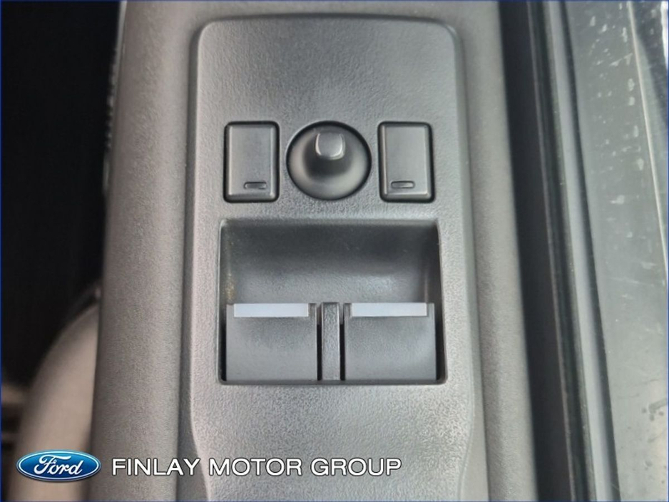 2024 Land Rover Discovery - image 15