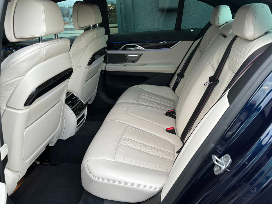 2020 BMW 7 Series - image 9