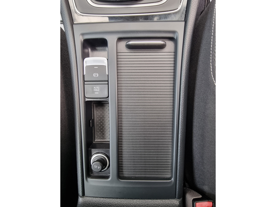 2016 Volkswagen Golf - image 13