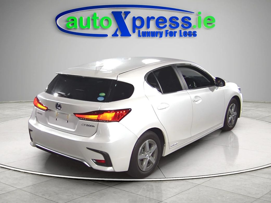 2021 Lexus CT 200 h - image 7