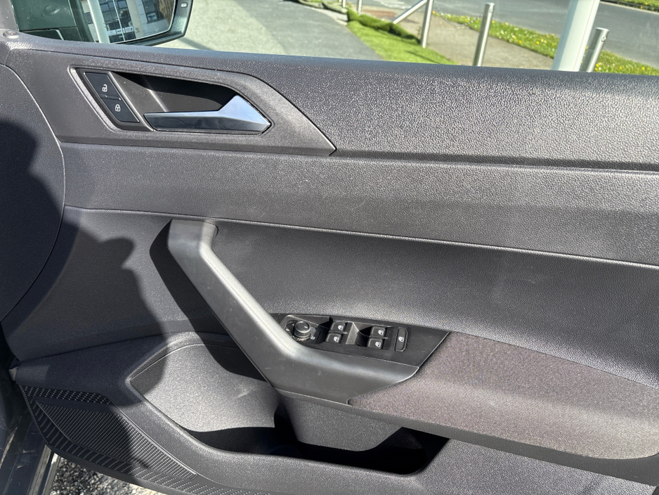 2021 Volkswagen Polo - image 11