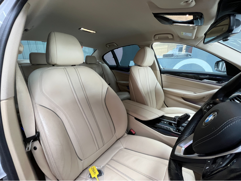 2017 BMW 5 Series - image 10