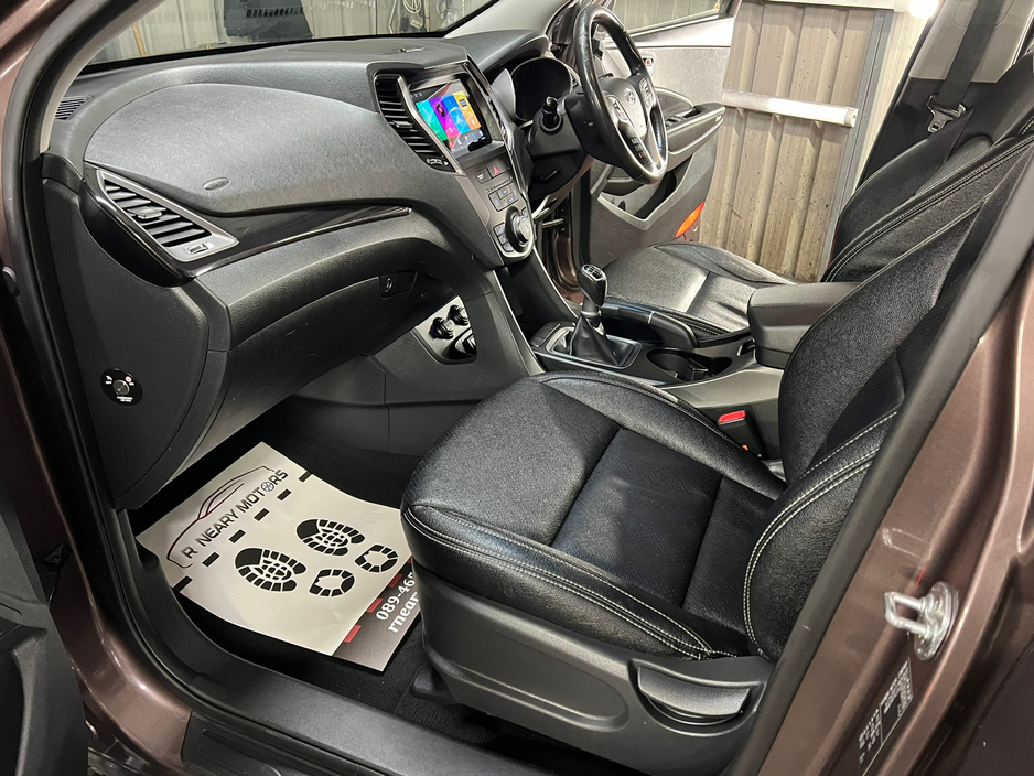 2014 Hyundai Santa Fe - image 8