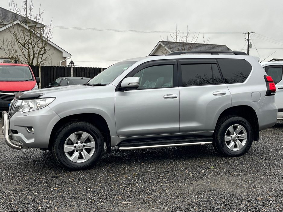 2021 Toyota Landcruiser - image 4