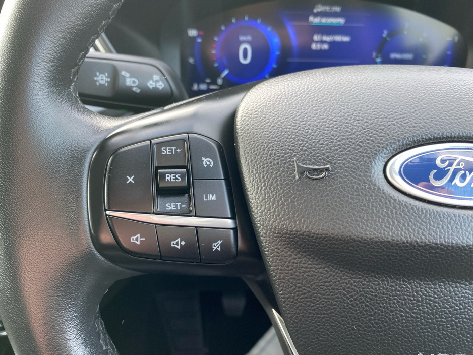 2021 Ford Kuga - image 9