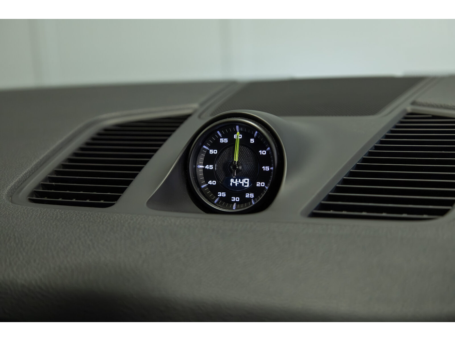 2020 Porsche Cayenne - image 19