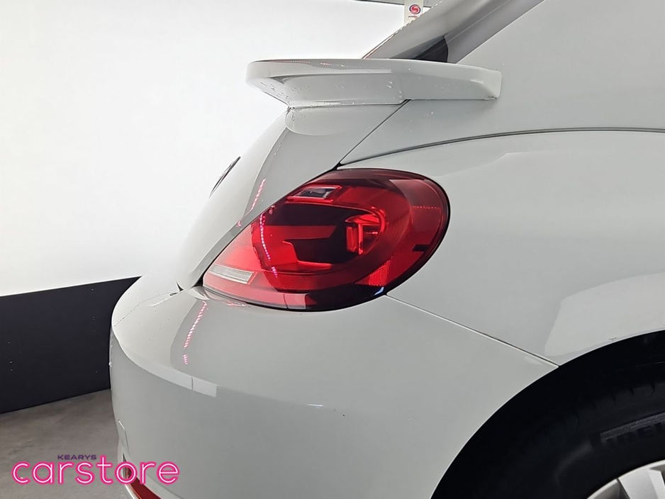 2017 Volkswagen Beetle - image 17