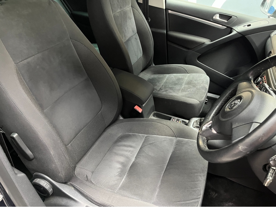 2013 Volkswagen Tiguan - image 9