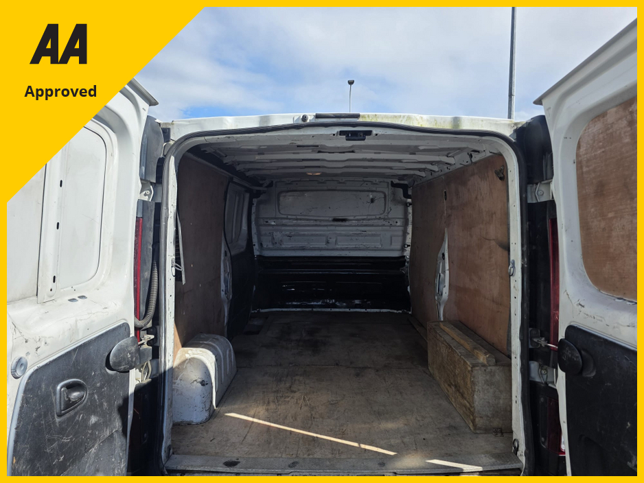 2021 Renault Trafic - image 2