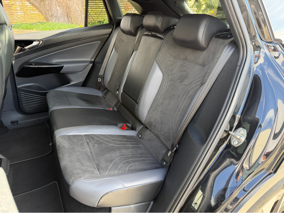 2023 Volkswagen ID.4 - image 18