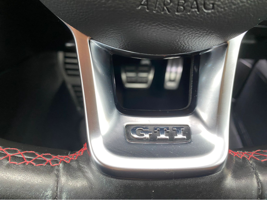 2016 Volkswagen Golf - image 19