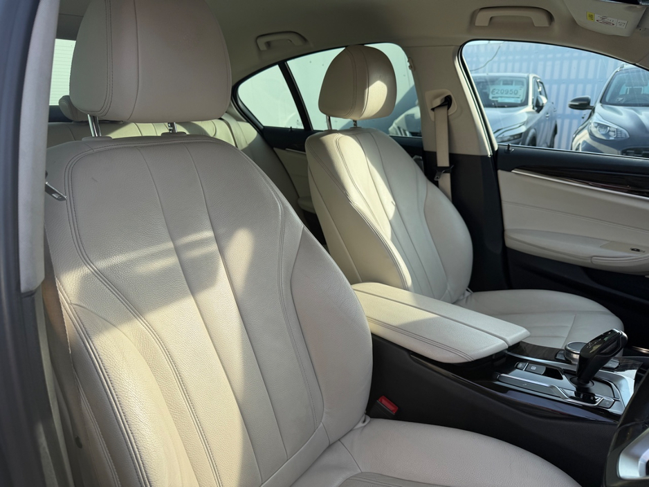 2017 BMW 5 Series - image 11