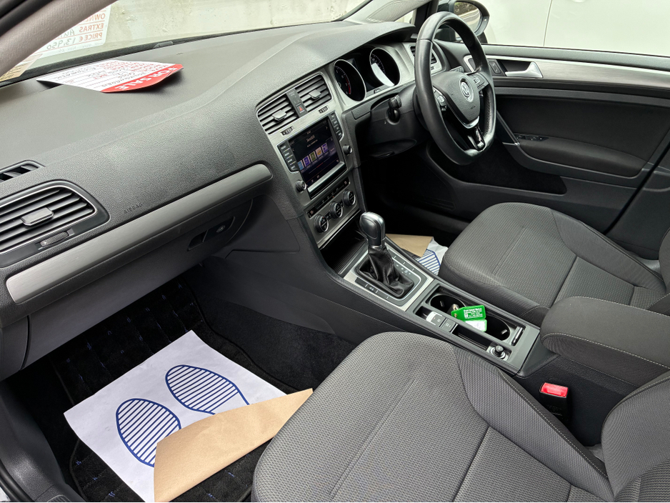 2015 Volkswagen Golf - image 10