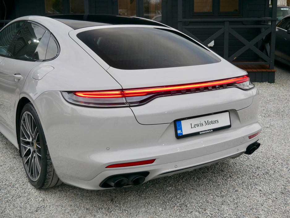 2023 Porsche Panamera - image 11