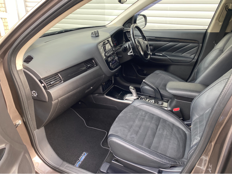 2016 Mitsubishi Outlander - image 13