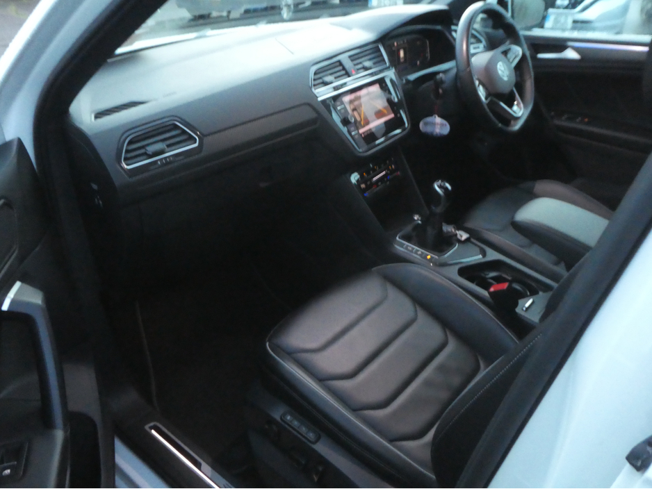 2023 Volkswagen Tiguan R-LINE 2.0 TDI MANUAL 6SPEED FWD 150HP 5DR €40,450