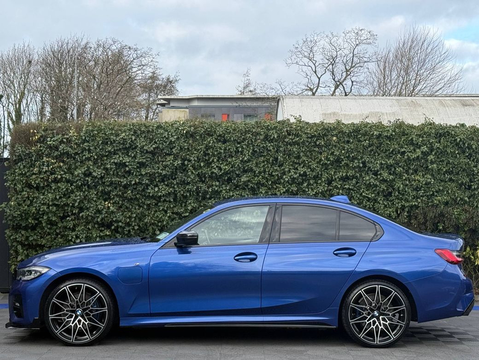 2021 BMW 3 Series - image 3