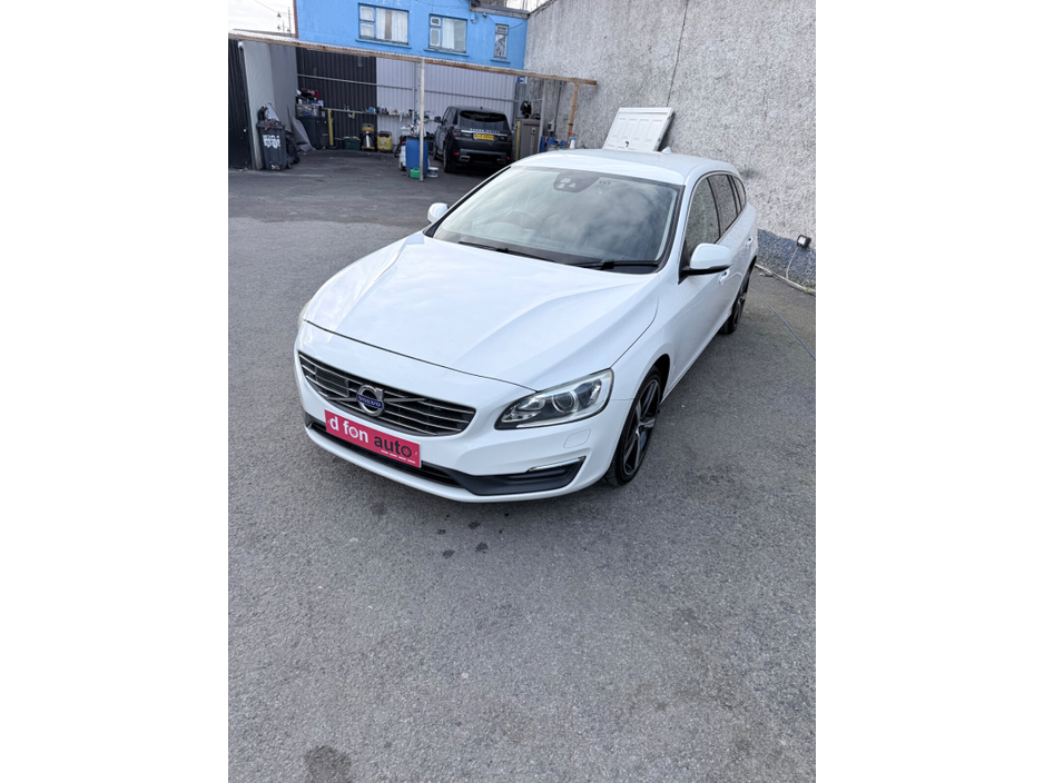 2016 Volvo V60 - image 6