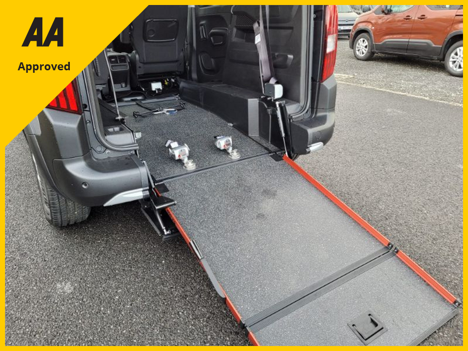 2022 Peugeot Rifter - image 12