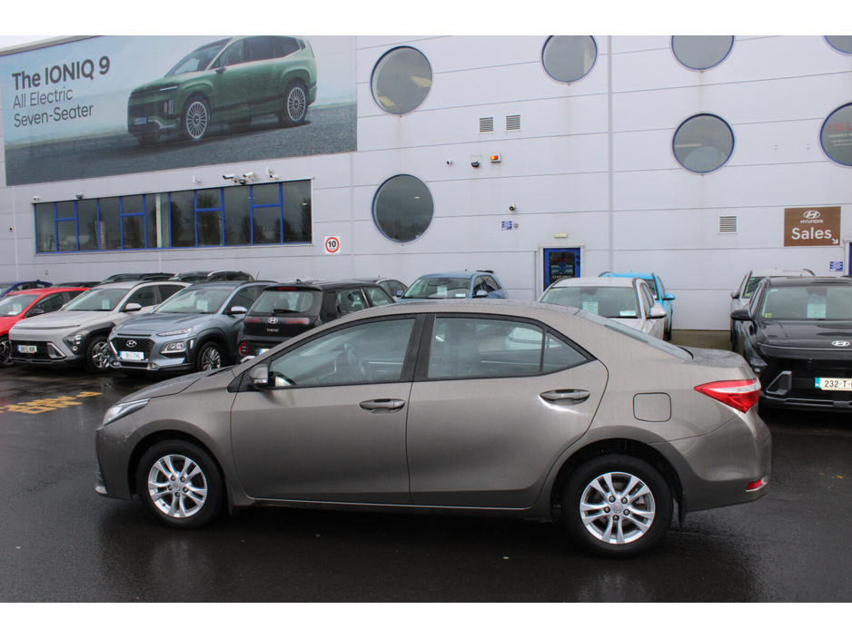 2017 Toyota Corolla - image 2